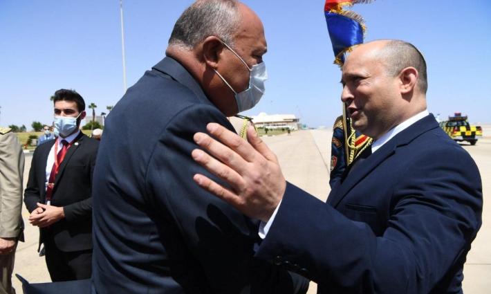 السيسي يستضيف رئيس وزراء الاحتلال وولي عهد أبوظبي