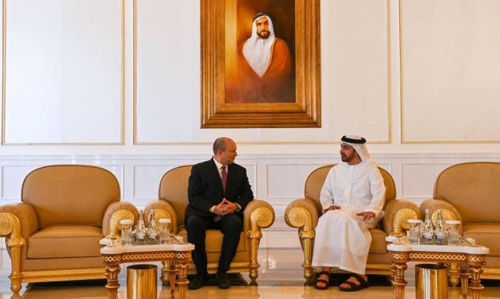 رئيس وزراء الاحتلال يصل الإمارات في زيارة غير معلنة