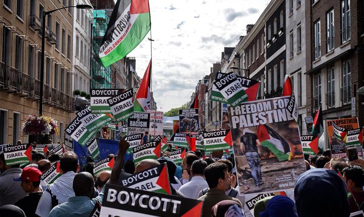 دعوات تطالب صناديق التقاعد الأسكتلندية بوقف التعامل مع بنك HSBC