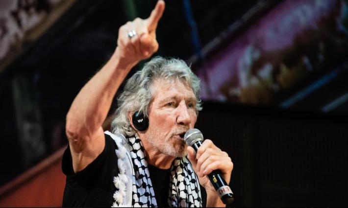 بلفاست.. حركة المقاطعة تشيد بتضامن الفنان روجر ووترز مع الشعب الفلسطيني