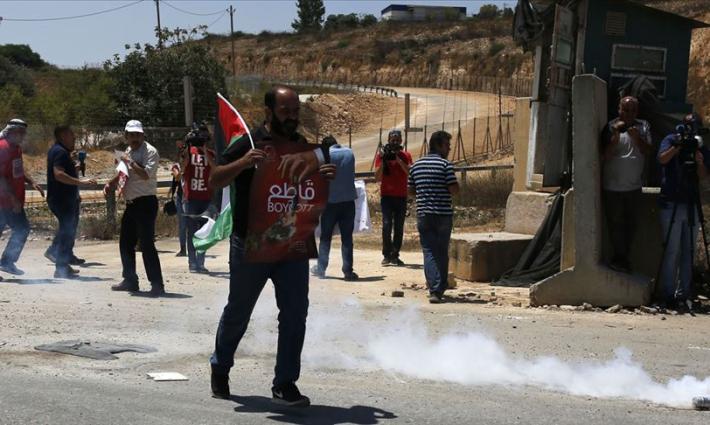 الاحتلال الإسرائيلي يعتدي على وقفة تطالب بمقاطعة منتجاته في رام الله