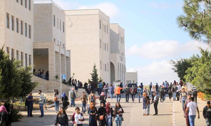 نقابات تطالب بإنهاء القيود المفروضة على الأكاديميين الأجانب بفلسطين