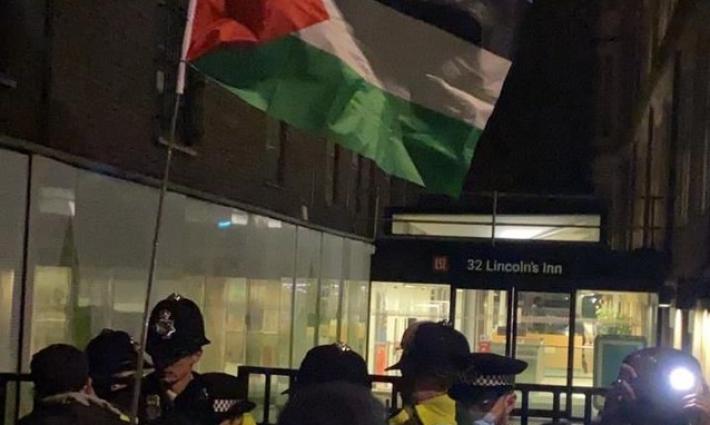 طلبة بكلية لندن: لن نتوقف عن الاحتجاج حتى تحرير فلسطين