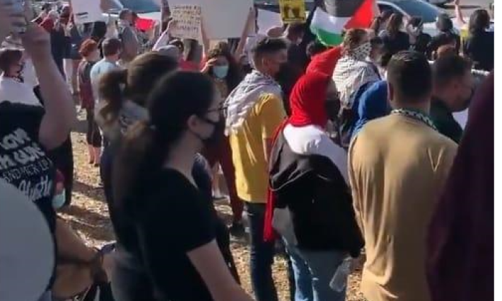 متضامنون مع فلسطين يحتجون أمام سفينة إسرائيلية بفلوريدا