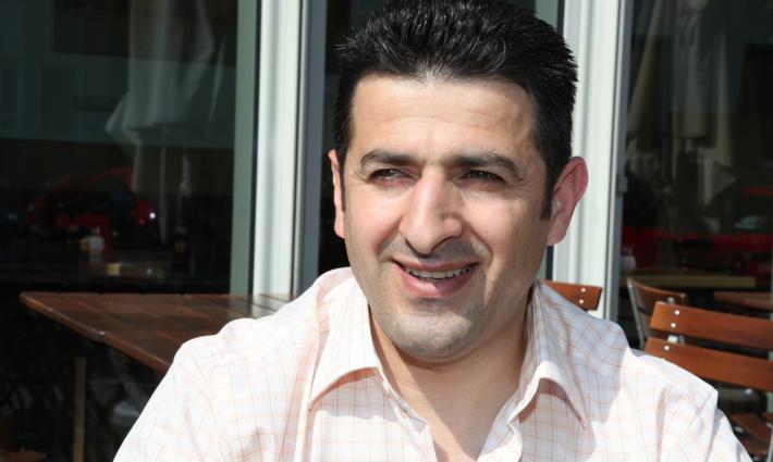 فصلته "دويتشه فيله" بزعم "معاداة السامية".. حكم قضائي لصالح صحفي فلسطيني ✊?