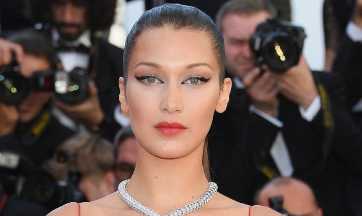 عارضة الأزياء بيلا حديد: النظام الإسرائيلي يقمع الناس ويحرمهم من العيش بأمان