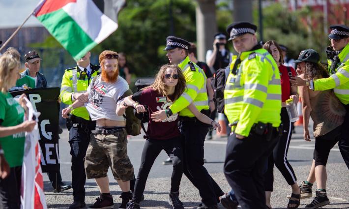 دعوة للتظاهر ضد مشاركة الاحتلال الإسرائيلي بمعرض للأسلحة في لندن