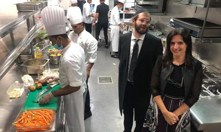 افتتاح مقهى باسم نتنياهو في دبي ومالكه ممتن للتطبيع