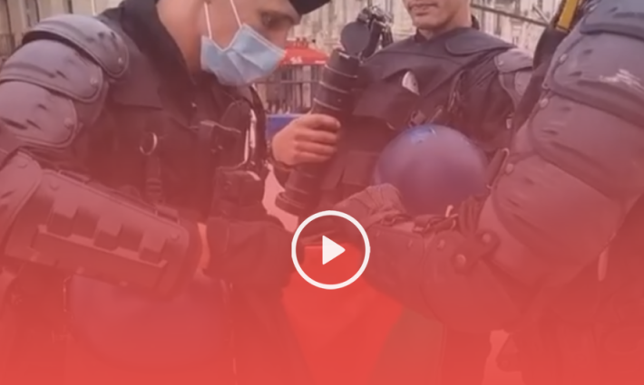 رغم عدم مخالفتهم لقوانين التجمع.. الشرطة الفرنسية تعتدي على وقفة تضامنية مع فلسطين