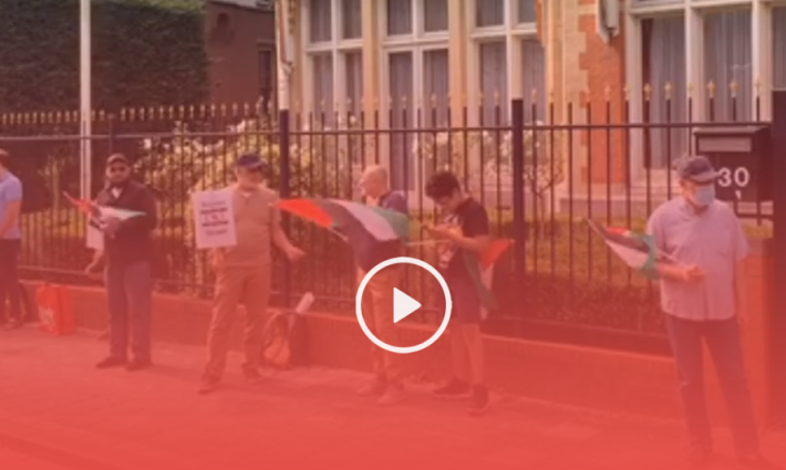 هولندا.. وقفة أمام السفارة الإماراتية تنديدًا بالتطبيع مع الاحتلال