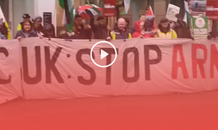 وقفة احتجاجية ضد بنك HSBC في مدينة مانشستر البريطانية