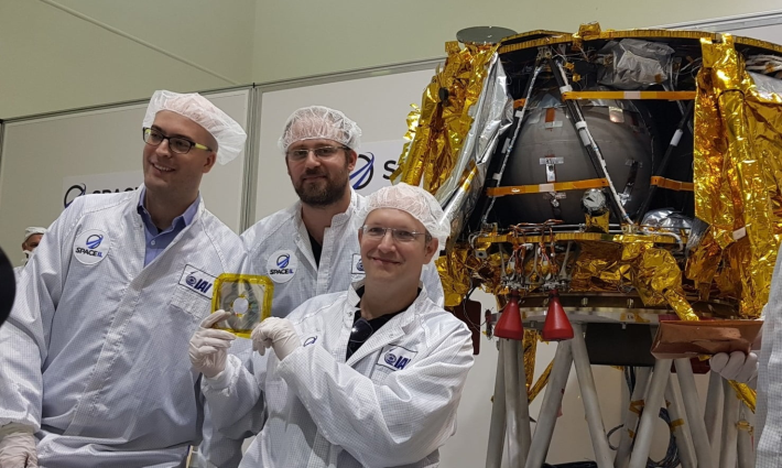 تطبيع فضائي.. المغرب إلى القمر بمساندة "إسرائيل" 😡