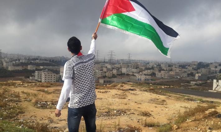 قانون إسرائيلي جديد يحظر رفع علم فلسطين  🚫