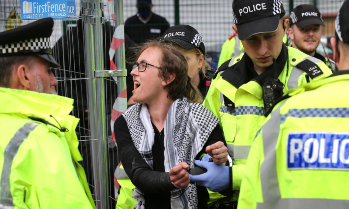 استمرار فعاليات حصار مصنع "إلبيت" في ليستر.. وتواصل الإدانات الدولية للعدوان الإسرائيلي على غزة