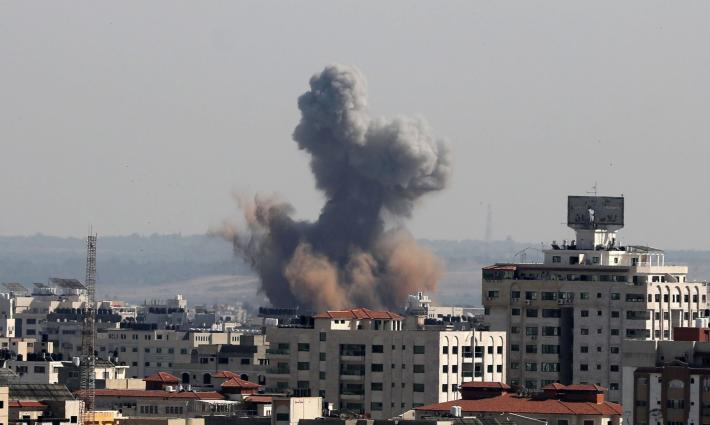 30 شهيدًا في تواصل العدوان على غزة.. واستمرار قمع النشطاء في "حصار ليستر"