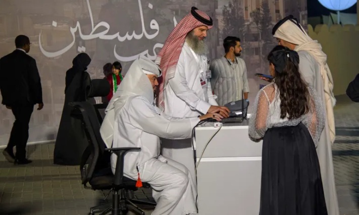 صورة جمع التبرعات في قطر لدعم غزة