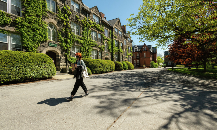 كلية "بارد" الأمريكية