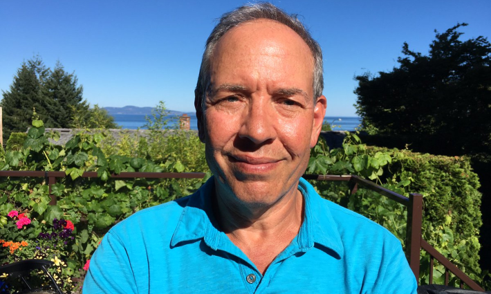 تيد روزنبرغ، أستاذ الطب في الجامعة البريطانية