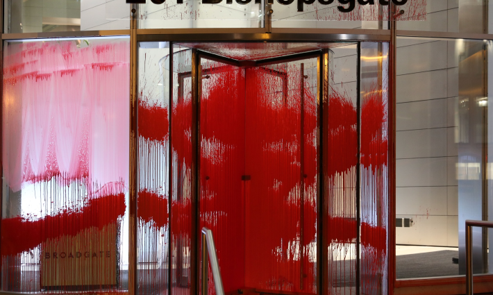 من مكان الحدث