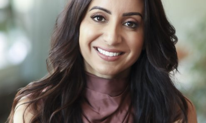 صورة المذيعة أنطوانيت لطوف