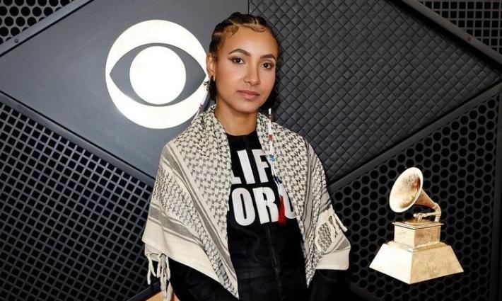 صورة المغنية والعازفة، إسبيرانزا سبالدينغ