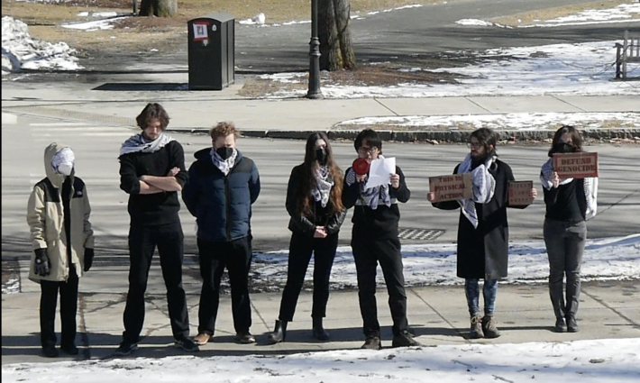 طلاب جامعة ماكجيل المضربين عن الطعام