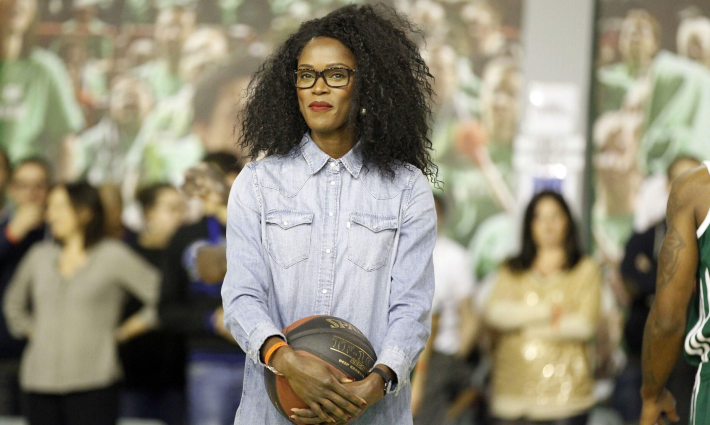 إيميلي غوميس - بطلة المنتخب الفرنسي السابقة في كرة السلة