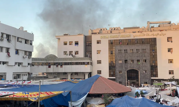 قصف واقتحام مستشفى الشفاء في قطاع غزة