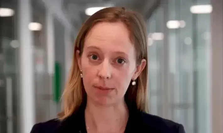 صورة المسؤولة الأمريكية أنيل شيلين