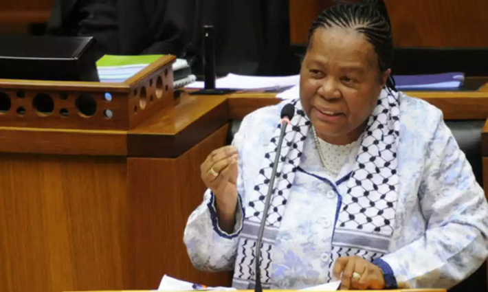 صورة وزيرة خارجية جنوب أفريقيا ناليدي باندور