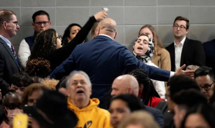 أنصار فلسطين يقاطعون خطاب جو بايدن