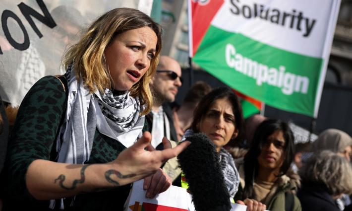 شارلوت تشيرش - مغنية ويلزية