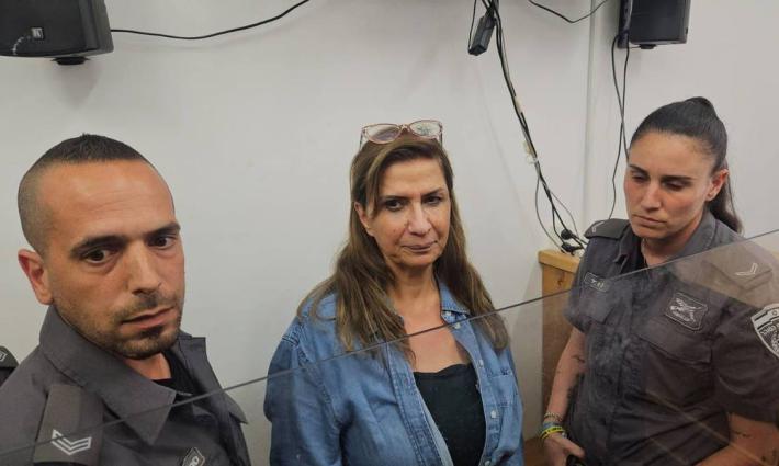  البروفيسورة نادرة شلهوب أثناء عرضها على المحكمة الإسرائيلية