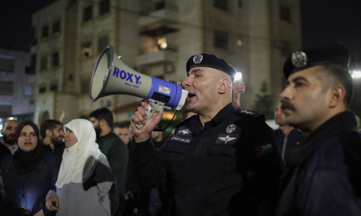 مظاهرات الشباب الأردني أمام سفارة العدو الإسرائيلي