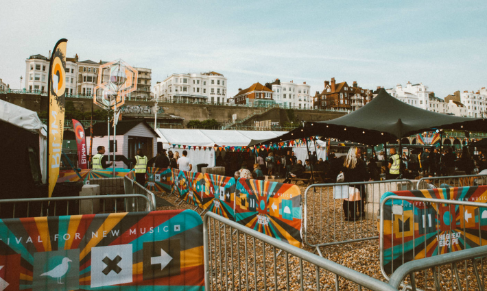 تضامنًا مع غزة.. شركات فنية تنسحب من مهرجان “الهروب الكبير”