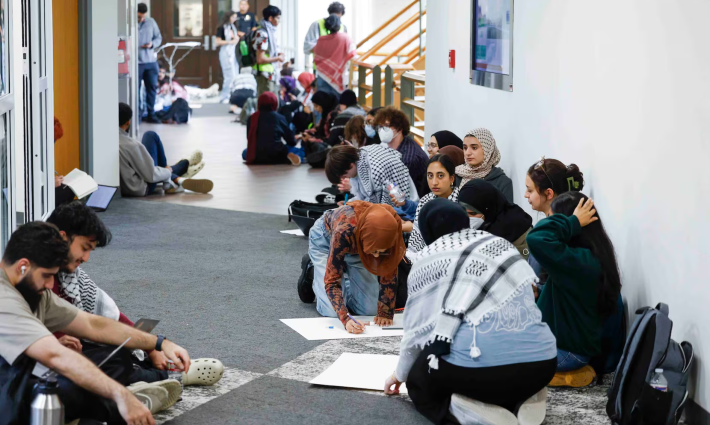 طلاب جامعة تكساس يسيطرون على مبنى الإدارة