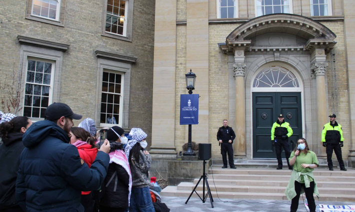 حصار مكتب رئيس جامعة تورنتو