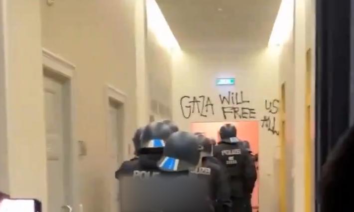 قمع الشرطة الألمانية للطلاب في المخيم الطلابي التضامني