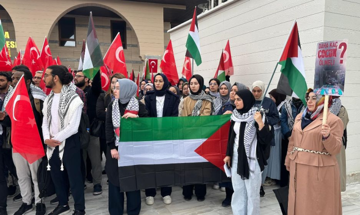 لأجل غزة..  طلاب من 13 جامعة تركية يتضامنون مع نظرائهم حول العالم