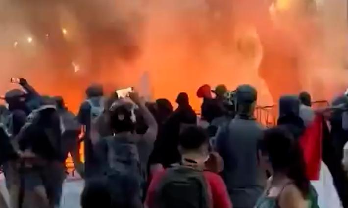 مظاهرات داعمة لفلسطين في المكسيك من أمام السفارة الإسرائيلية