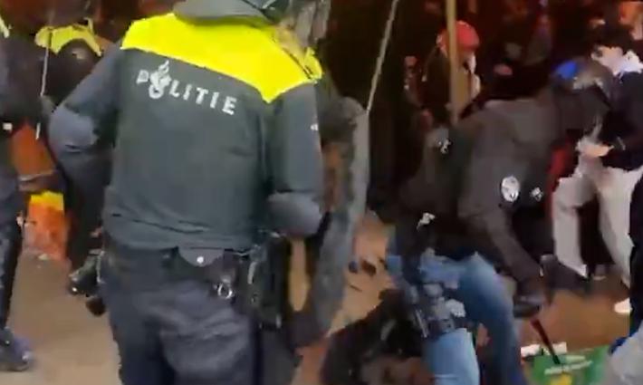 قمع الشرطة الهولندية لطلاب جامعة أمستردام