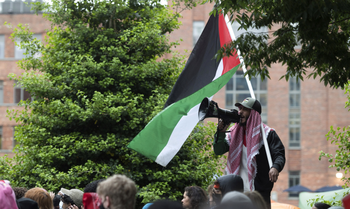 لن نستريح..  طلاب أوريغون يعرقلون حفل تنصيب رئيس الجامعة