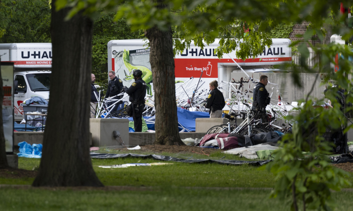 قمع الشرطة الأمريكية لطلاب  جامعة ميشيغان