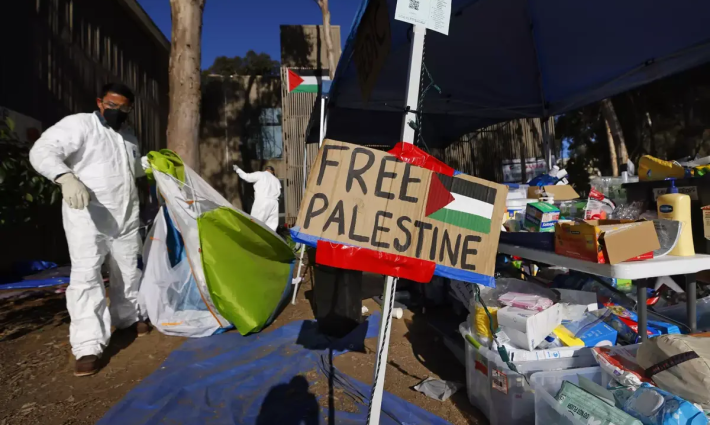 فض الشرطة الأمريكية للمخيم التضامني في جامعة كاليفورنيا سان دييغو