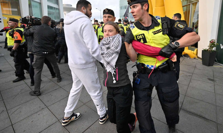 قمع المتظاهرين المؤيدين لفلسطين في مدينة مالمو السويدية