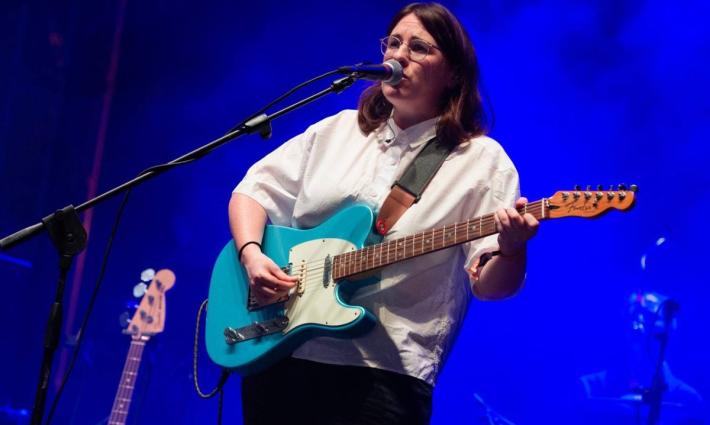 فرقة "Pillow Queens"