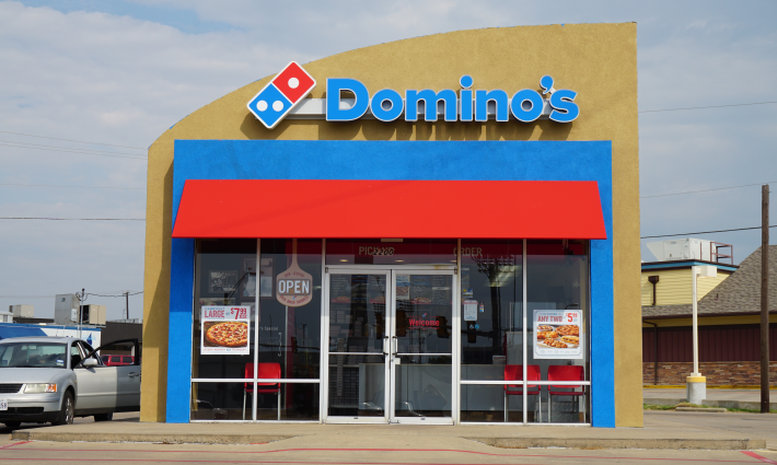 مطعم دومينوز بيتزا