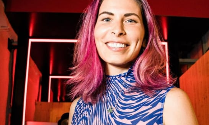 المطربة الكندية بلونديش