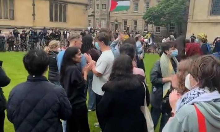 طلاب جامعة أكسفورد