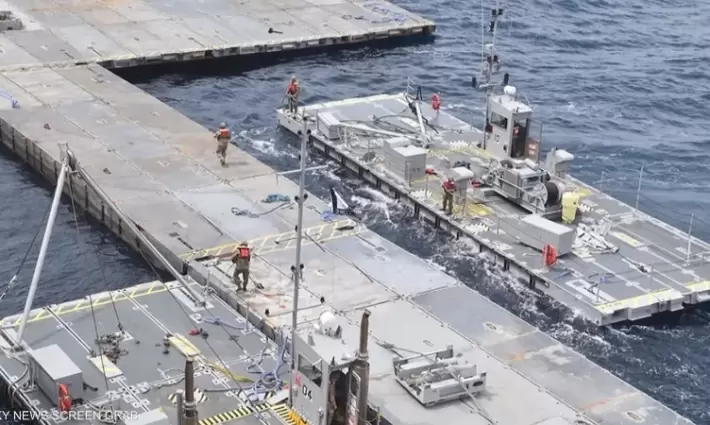 الرصيف العائم الذي أقامته الولايات المتحدة قبالة غزة